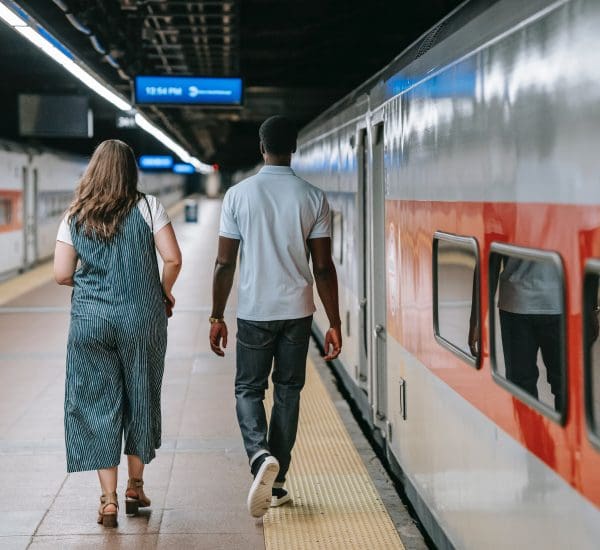 Technologie napędowe w szybkiej kolei: Od tradycyjnych silników po maglev