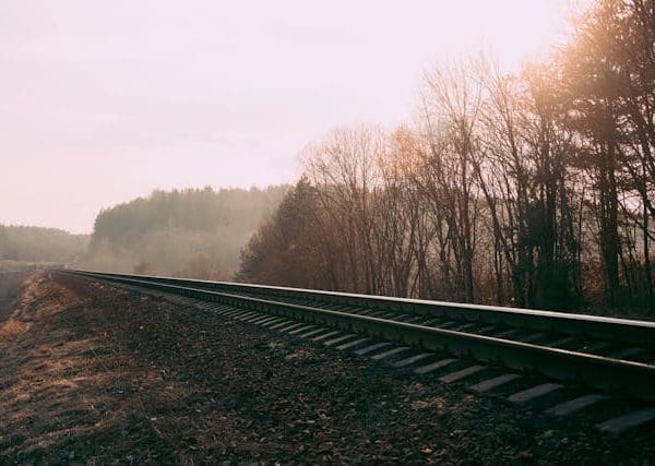 Koleje w Alpach: Wyzwania inżynieryjne i piękno natury